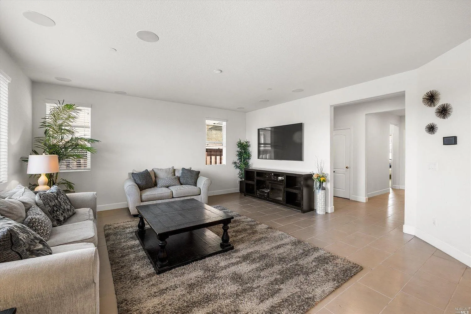 4 bed, 2502 sqft, $3,900 — Photo 2