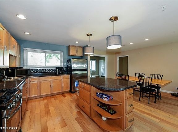 5th image of 1026 Janet Ave