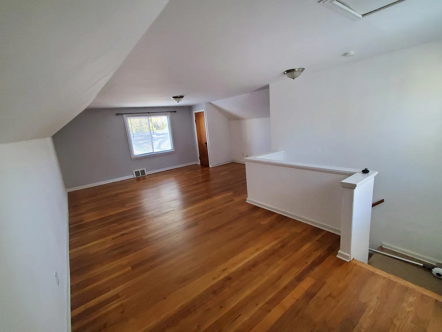 3 bed, 1076 sqft, $1,670 — Photo 2
