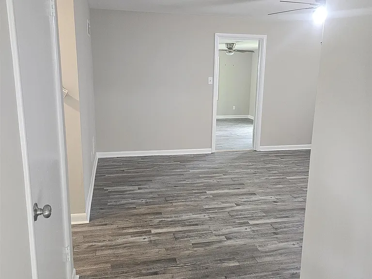 1725 Claire Ave — Photo 3