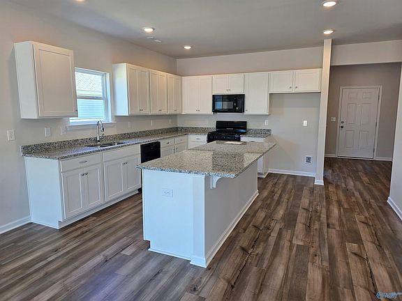 3rd image of 211 Bent Creek Ln