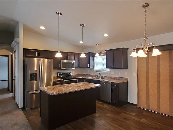 4th image of 2591 Meadows Dr