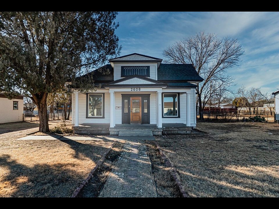 1st image of 2608 8th Ave