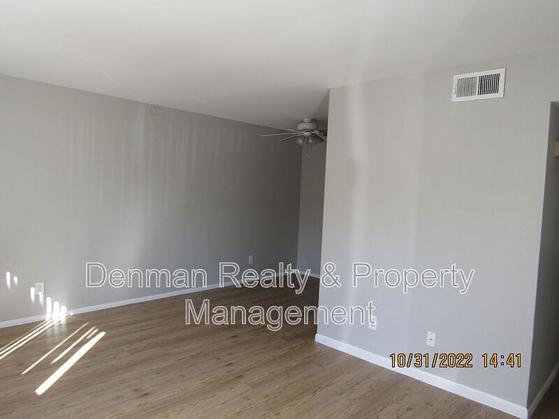 1st image of 260 W 8th Ave Building 9-117