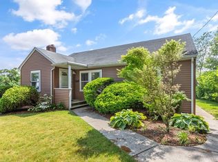 15 Valley Rd, Nahant, MA 01908