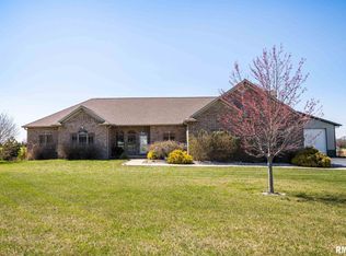 1323 Hickory Point Rd, Metamora, IL 61548