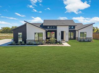 430 Whispering Way, Red Oak, TX 75154