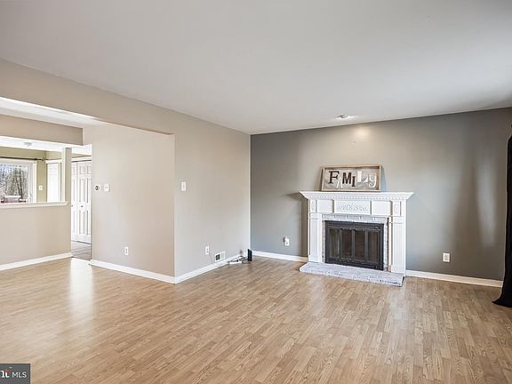 5th image of 19 Woodvale Dr