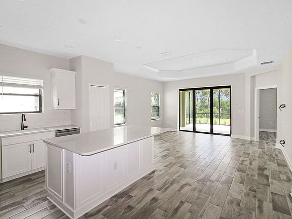 4th image of 213 Palidoro Cir