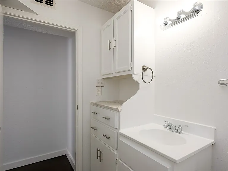 6641 Rhine Dr #B — Photo 17