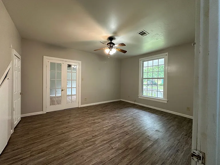 410 Avenue 1 NE — Photo 11