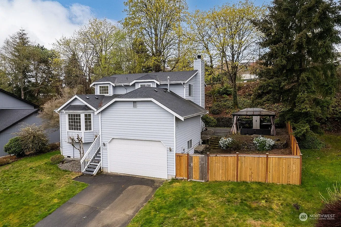 3524 Inverness Dr NE — Photo 1