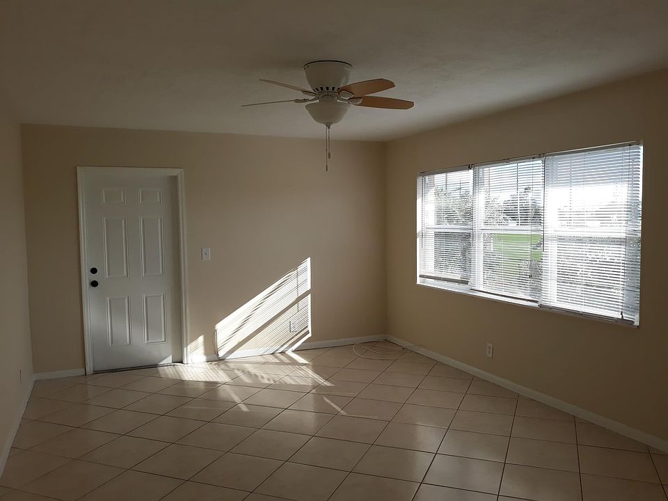 2nd image of 290 NE 40th St APT 19