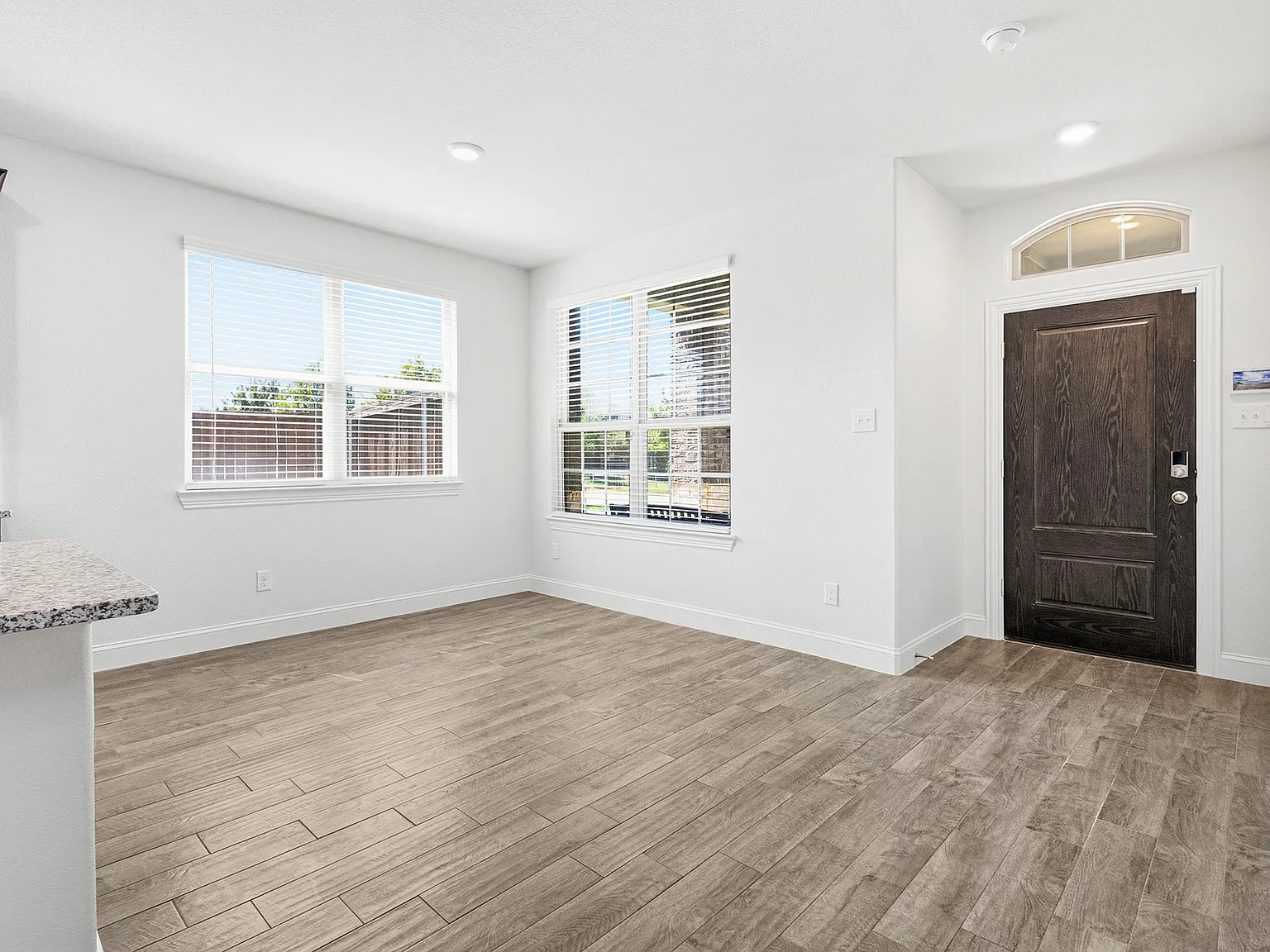 4 bed, 2256 sqft, $3,200 — Photo 3