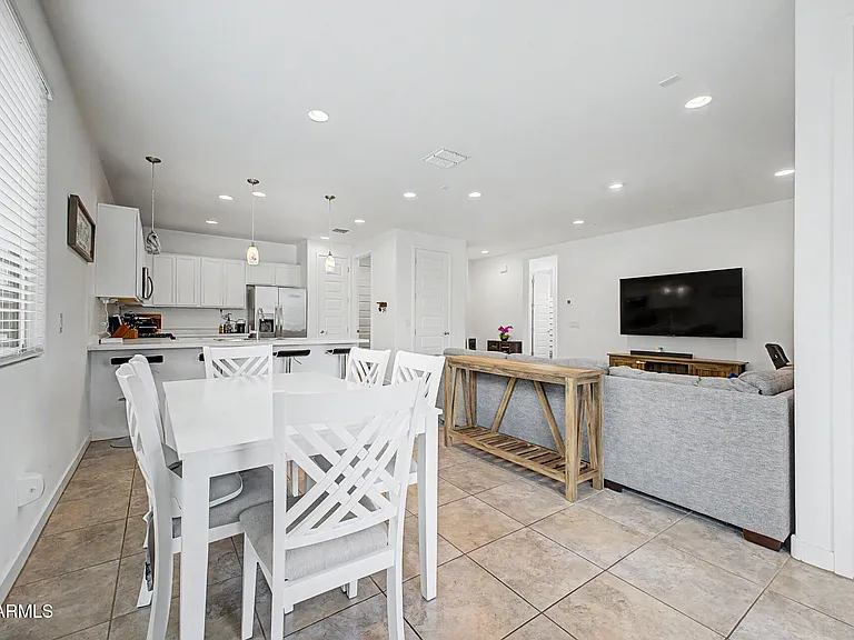9012 W Solano Dr — Photo 9