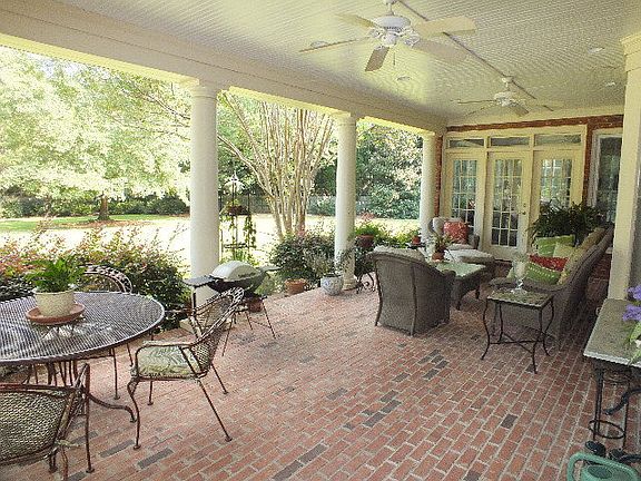 3rd image of 305 Magnolia Lake Ct