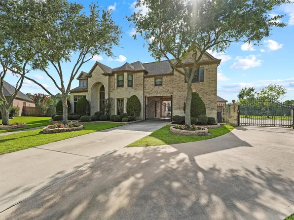 3100 Richard Ln, Friendswood, TX 77546