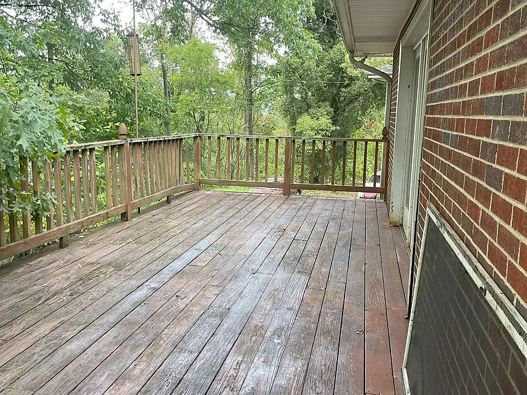 690 Gordon Dr — Photo 5