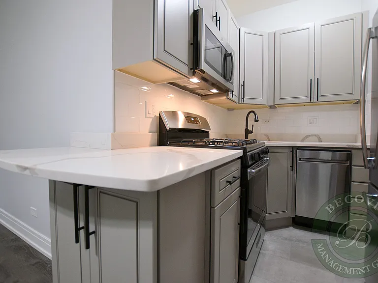 The 1521 Sherwin — Photo 5