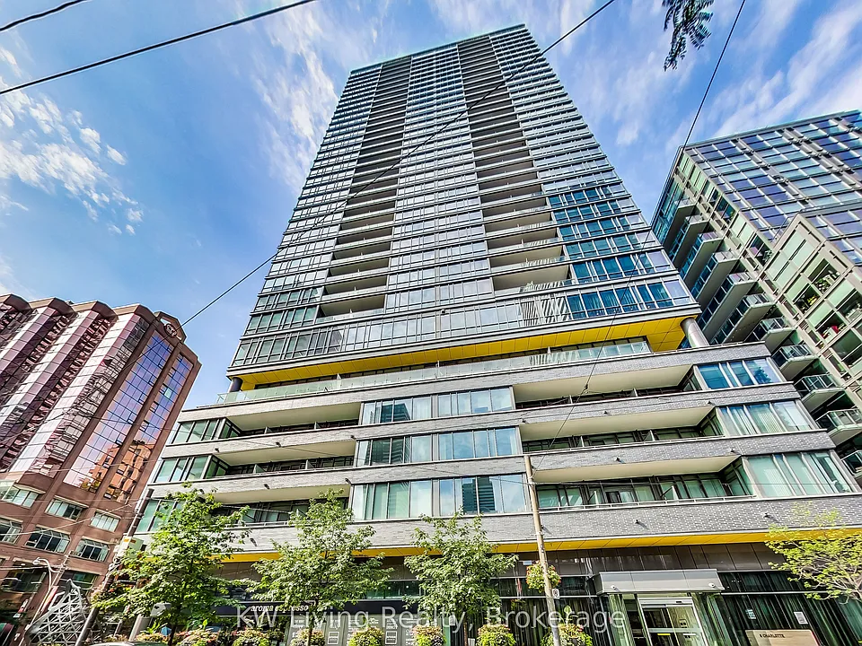 8 Charlotte St #307