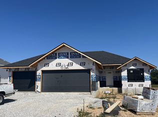 832 S Silverwood Ln, Nixa, MO 65714