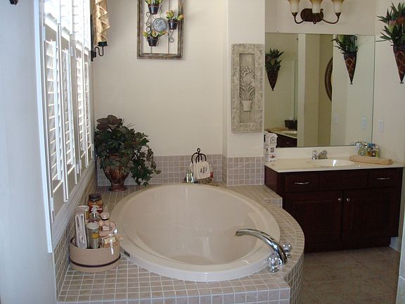 4th image of 44 Bluffs Ct #44