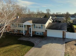 4 Laurel Ct, Clinton, IL 61727