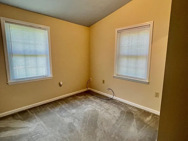112 Cherry Ln — Photo 9