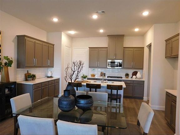 2nd image of 4721 Piedras Lanzar Dr