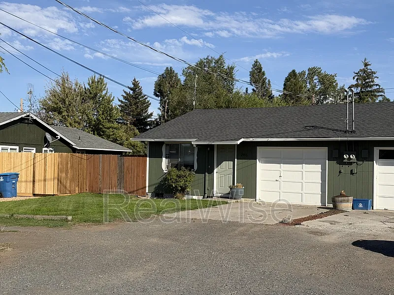 2 bed, 1.0 bath, 967 sqft, $1,650 — Photo 3