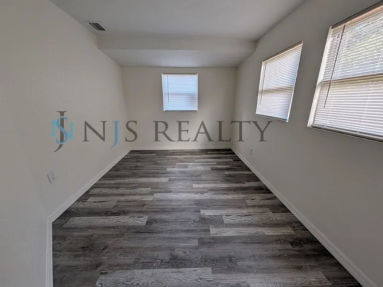 8151 Hixton Dr — Photo 14