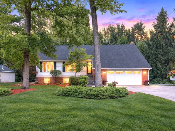 4788 Woodland Rd, Jackson, MI 49203