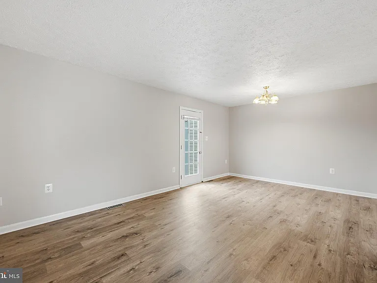 219 Surrey Club Ln — Photo 7
