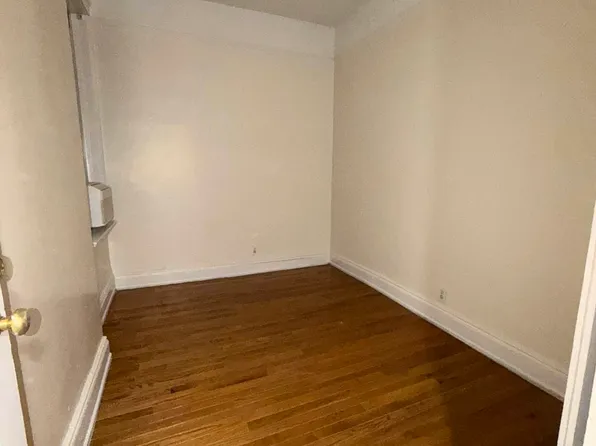 37-13 30th Avenue image 6 of 8