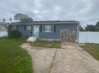14 Platt Ave, West Babylon, NY 11704