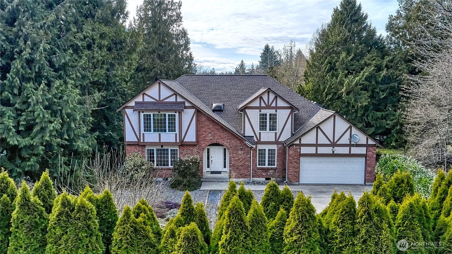 323 Evergreen Way photo 1