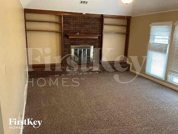 2nd image of 935 Rutland Dr