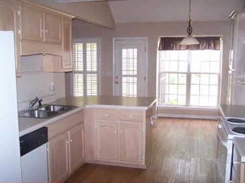 2nd image of 1354 Moss Rose Ln