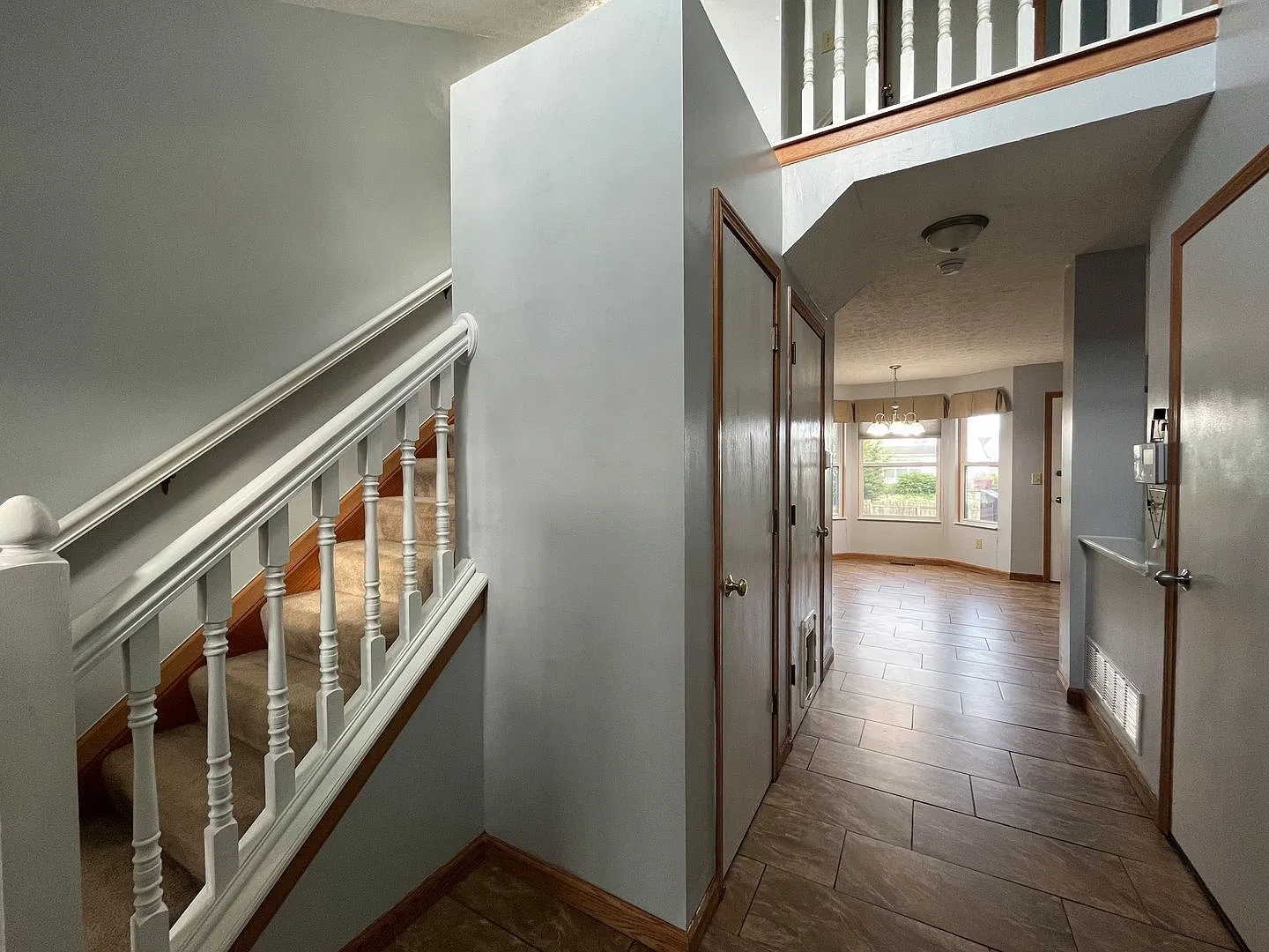 Spacious 3-Bedroom Home with Office, Basement & Fenced Yard — Photo 2