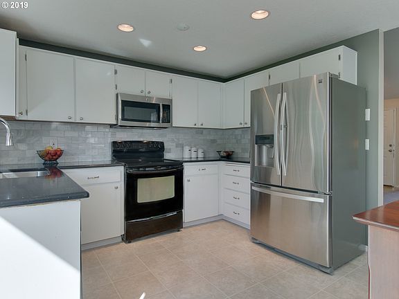 4th image of 1379 SE 65th Ave