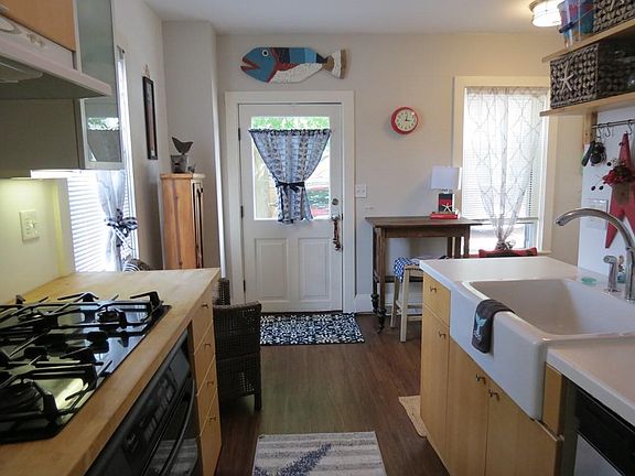 3rd image of 2 Vernon Ct Unit 1