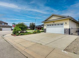 144 S Hillcrest Cpe, Strathmore, AB T1P 0A4