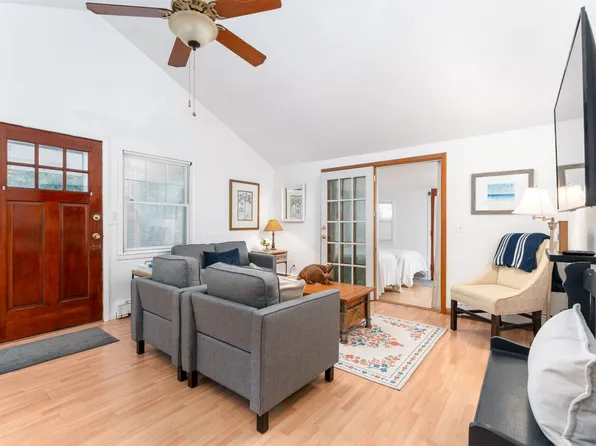 141 W Neck Rd, Southampton, NY 11968