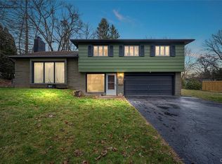 40 Charmwood Rd, Pittsford, NY 14534