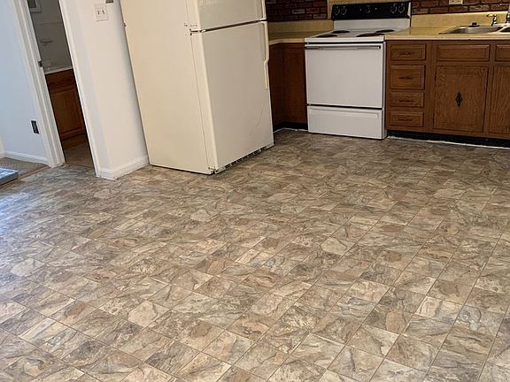 4th image of 411 Olde Greenwich Cir