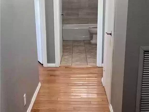 5th image of 121 Rockbolt Cir