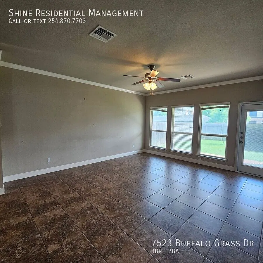 Modern 3BR Home with Open Concept Living, Granite Kitchen & Spacious Fenced Backyard in Temple, TX — Photo 3