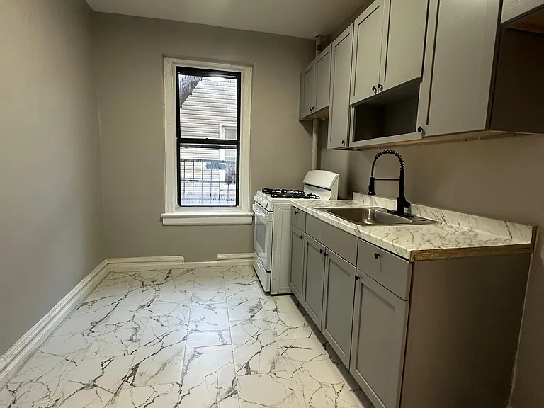 160 Ellis Ave #305C — Photo 2