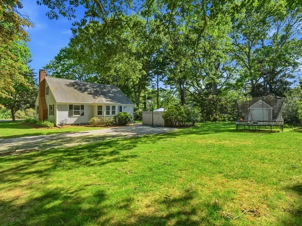 32 Wadsworth Rd, Duxbury, MA 02332