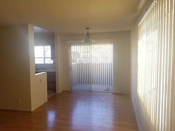 4th image of 5048 Rosewood Ave APT 1